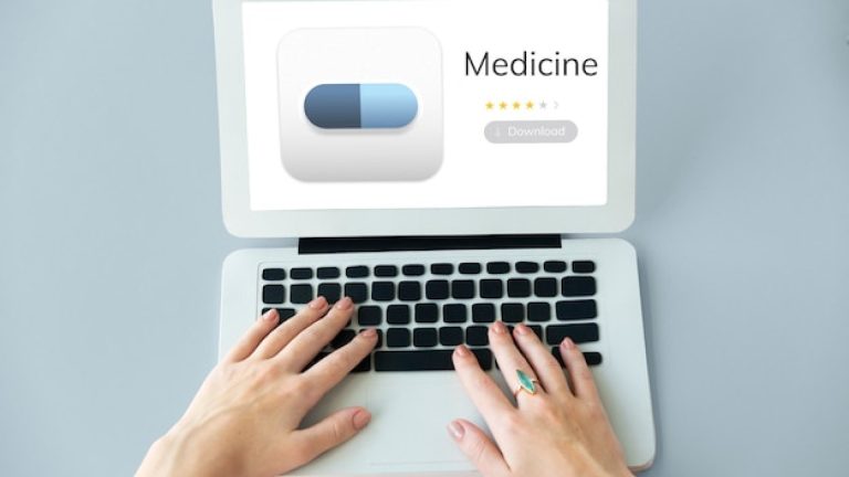 Pourquoi de plus en plus de patients choisissent une pharmacie en ligne ?
