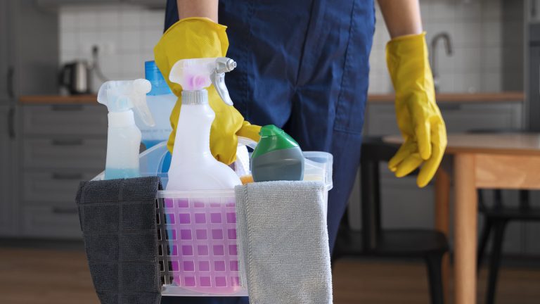 Faire appel à une aide à domicile : une stratégie efficace pour gagner du temps